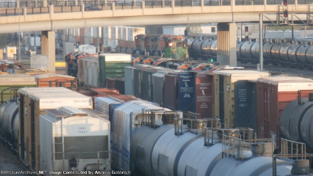 CN 2842, BNSF Locomotives & Mixed Cars